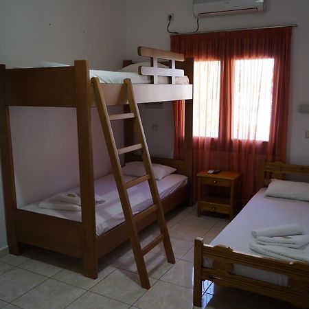 Paralia Guest House อาเยียรูเมลี ภายนอก รูปภาพ