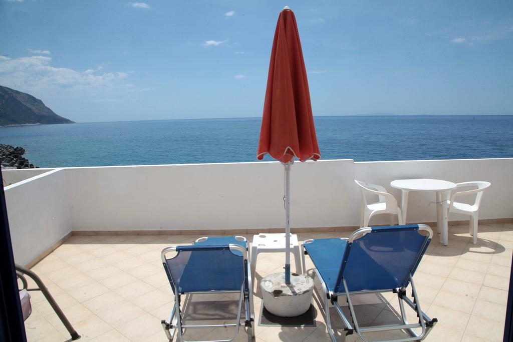 Paralia Guest House อาเยียรูเมลี ภายนอก รูปภาพ