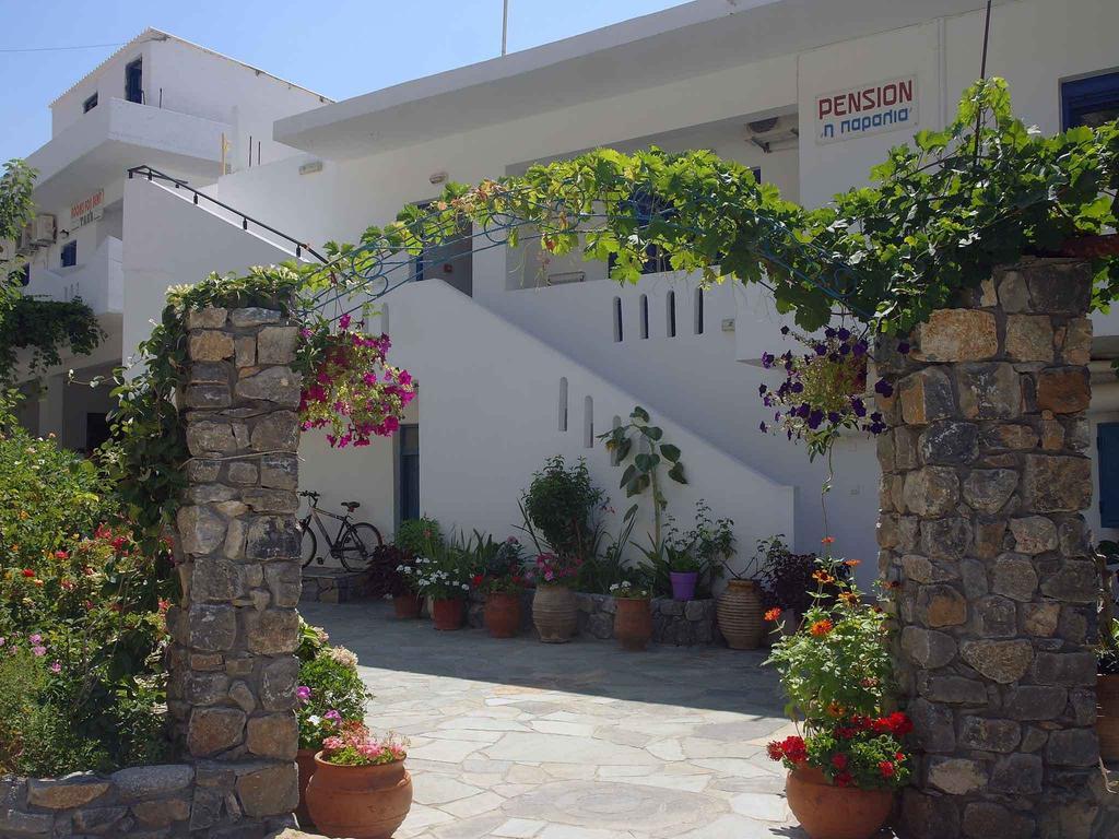 Paralia Guest House อาเยียรูเมลี ภายนอก รูปภาพ