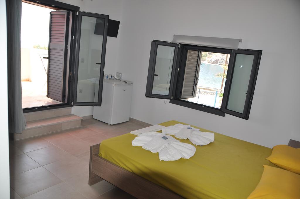 Paralia Guest House อาเยียรูเมลี ภายนอก รูปภาพ