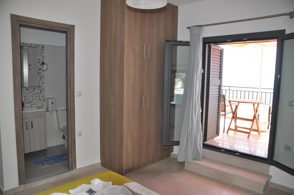 Paralia Guest House อาเยียรูเมลี ห้อง รูปภาพ
