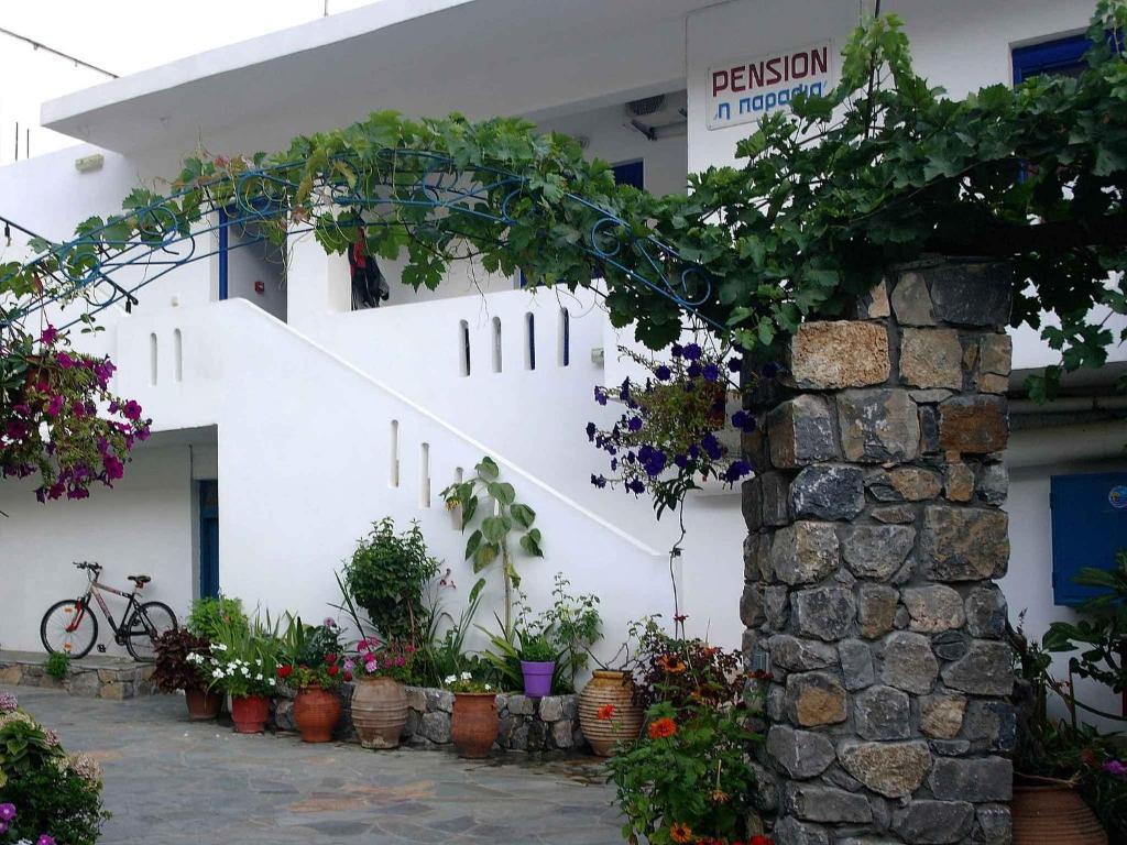 Paralia Guest House อาเยียรูเมลี ภายนอก รูปภาพ