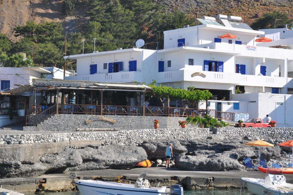 Paralia Guest House อาเยียรูเมลี ภายนอก รูปภาพ