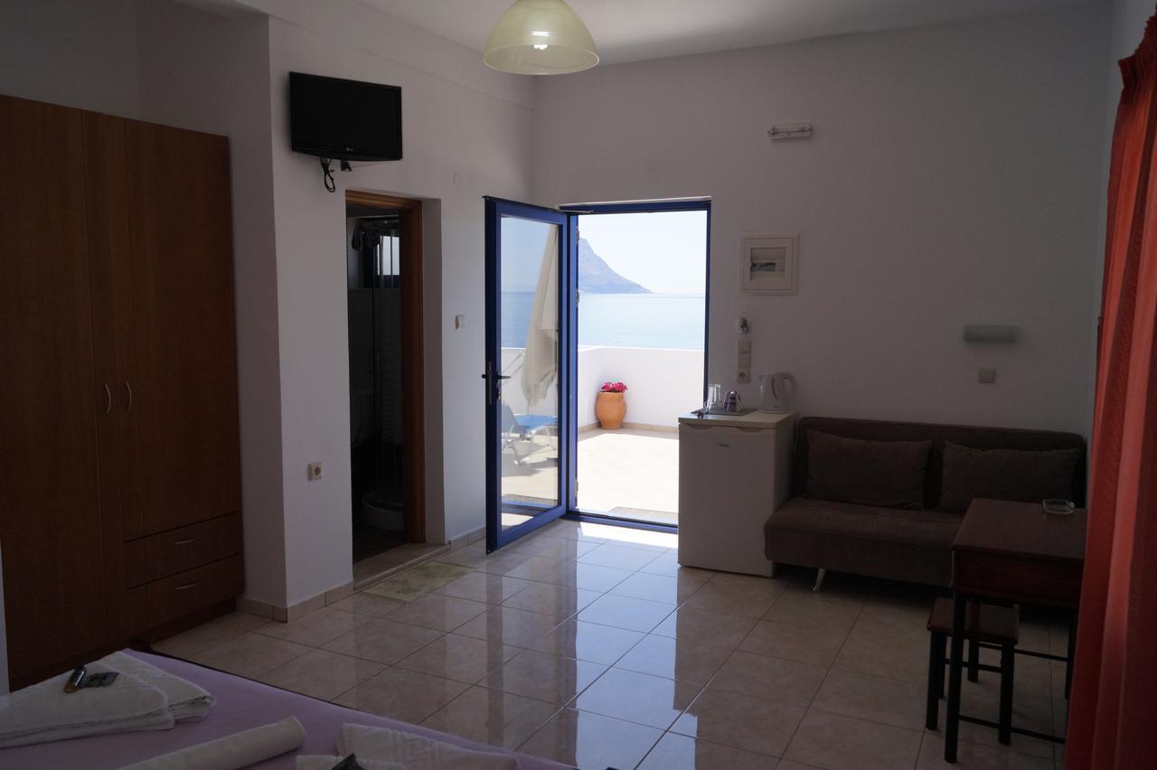 Paralia Guest House อาเยียรูเมลี ภายนอก รูปภาพ